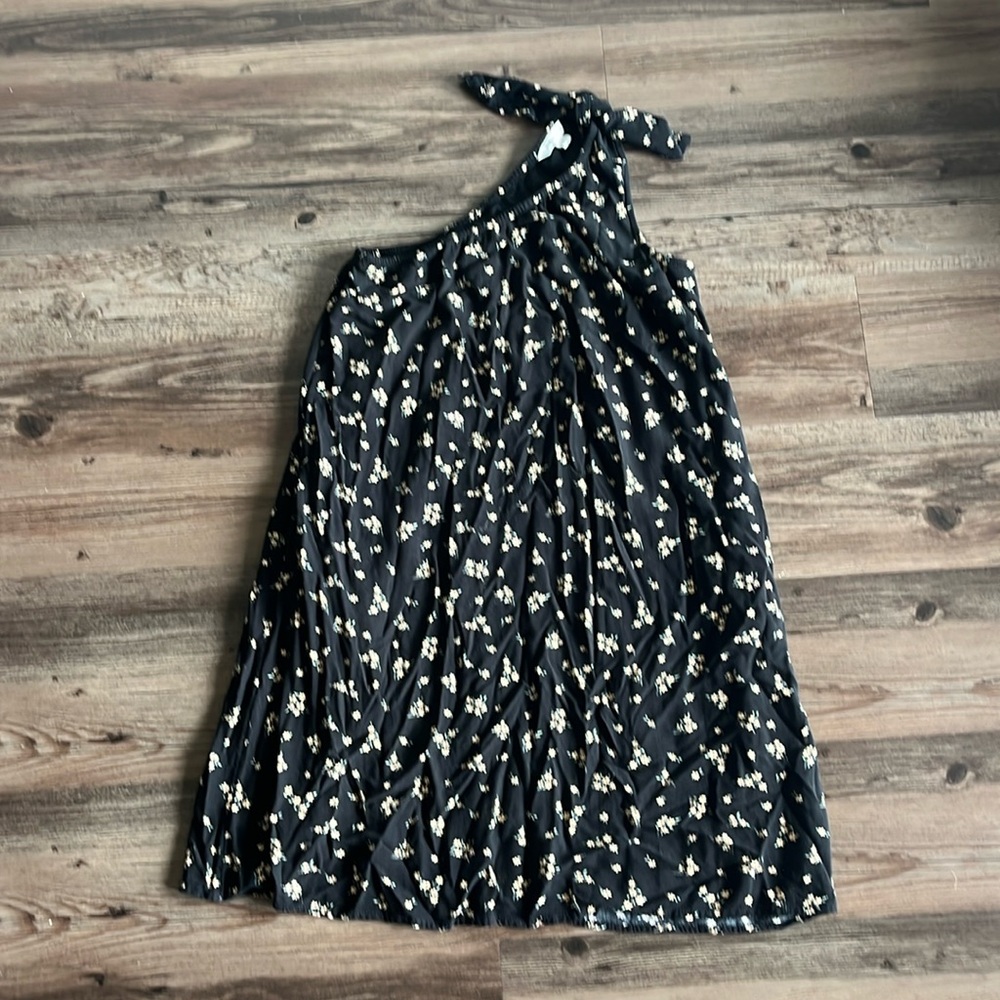 One Shoulder Black flower dress | American Eagle | Size xs